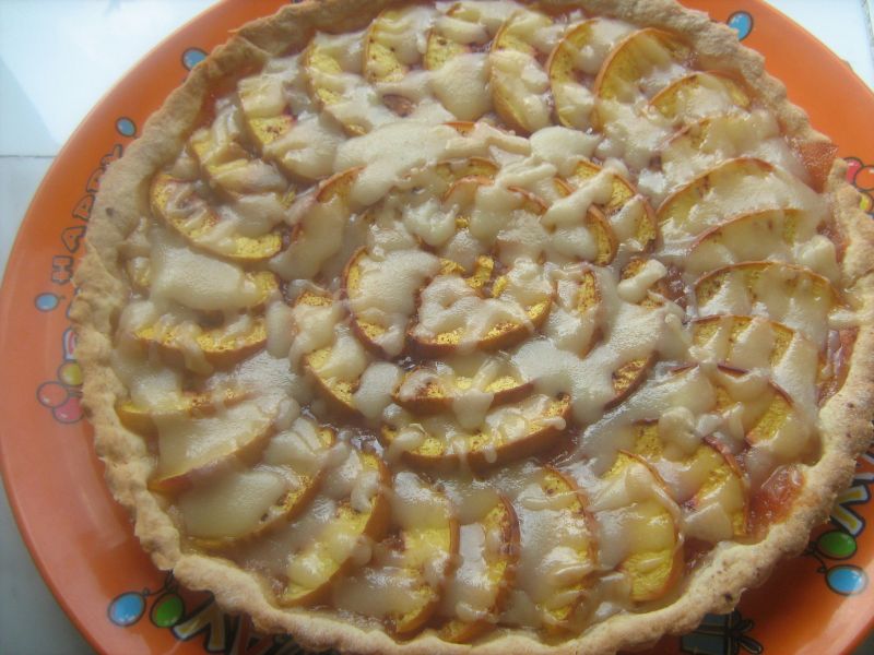 Tarta cu nectarine si dulceata de gutui