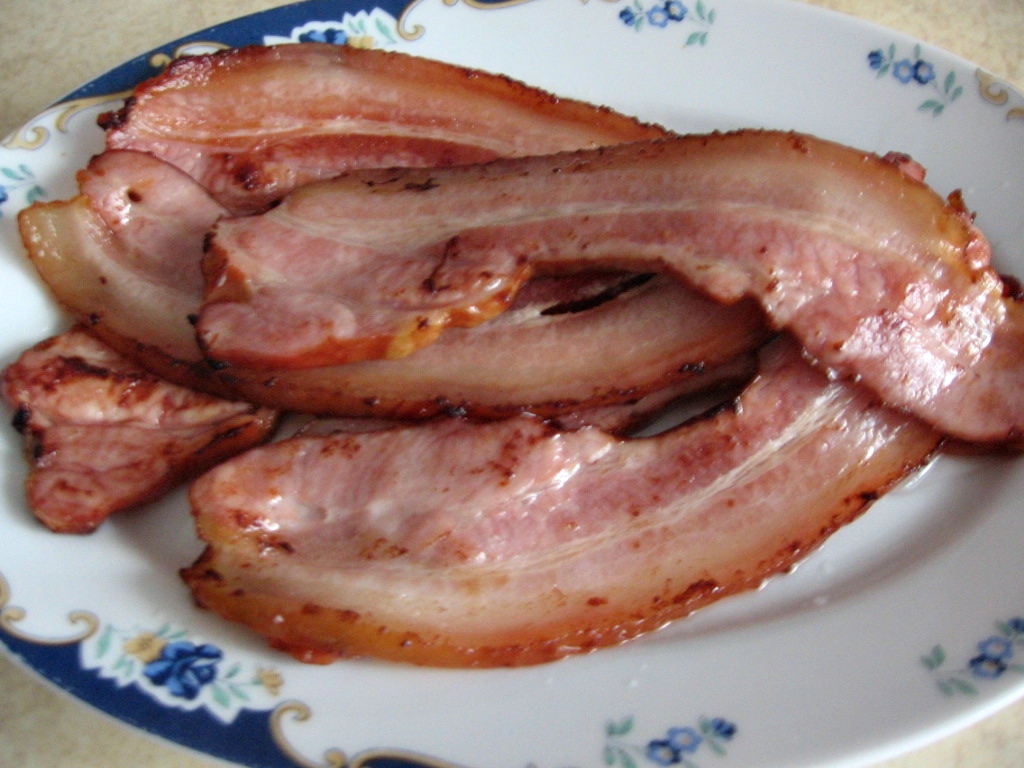 Gogosari umpluti cu varza si rulouri de bacon