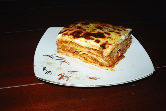 Lasagna cu sos ragu si parmezan