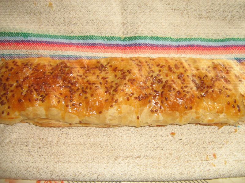 Strudel cu Ceva Fin si cascaval Delia