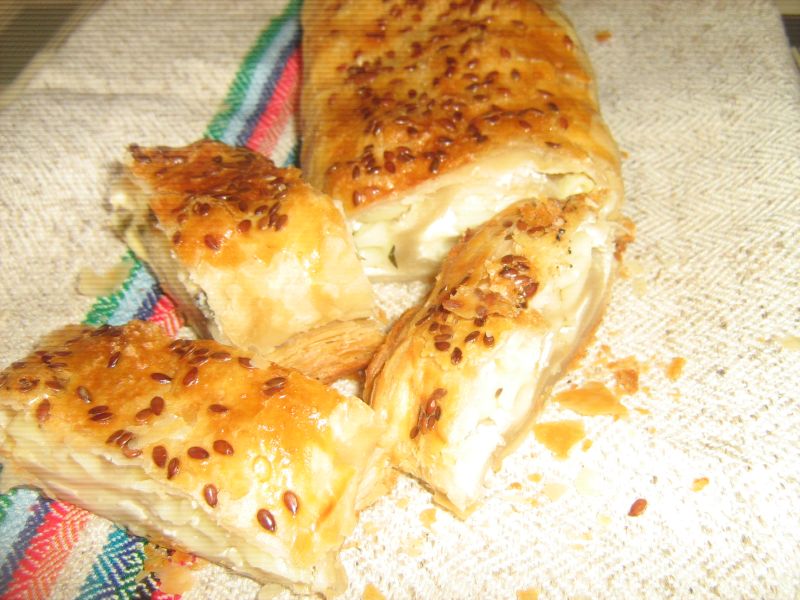 Strudel cu Ceva Fin si cascaval Delia