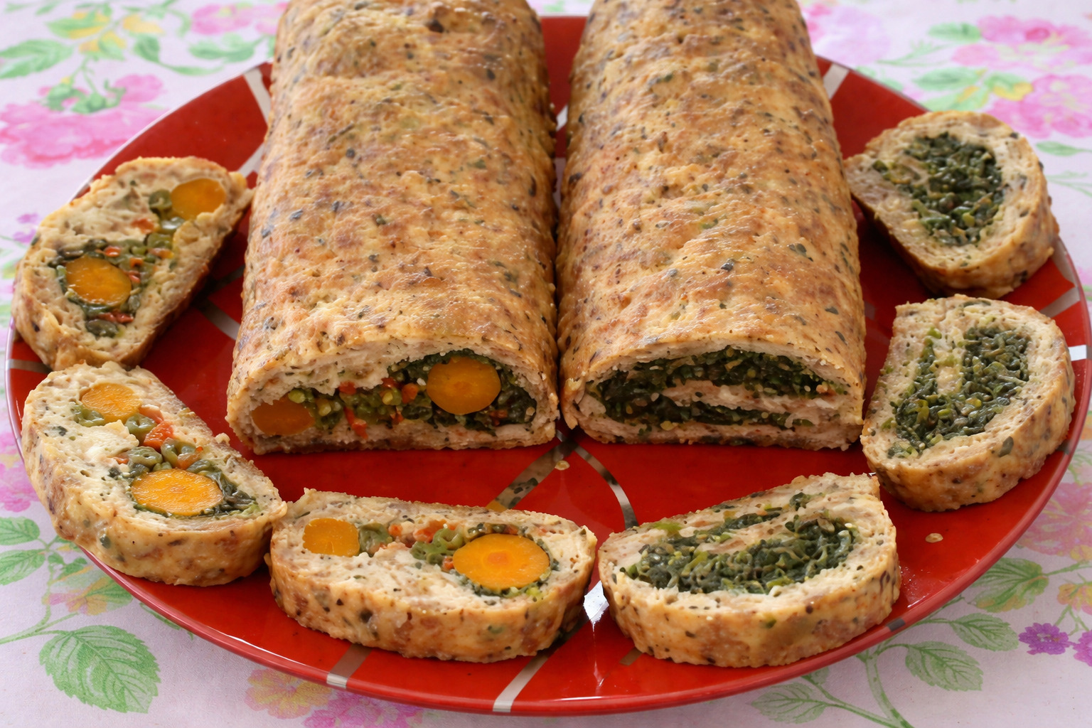 Rulada de carne tocata cu legume