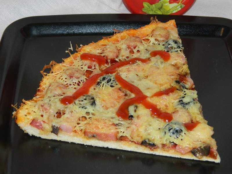 Pizza cu costita si ciuperci