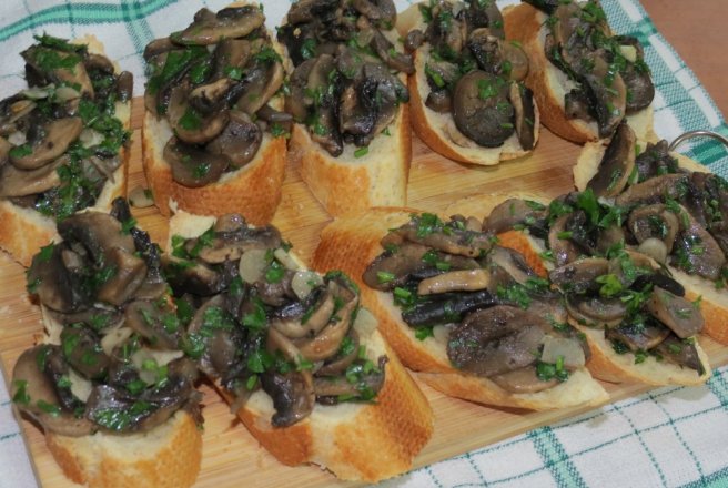 Crostini cu ciuperci