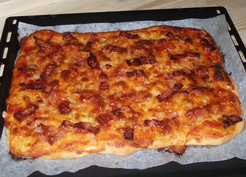 Pizza cu bacon