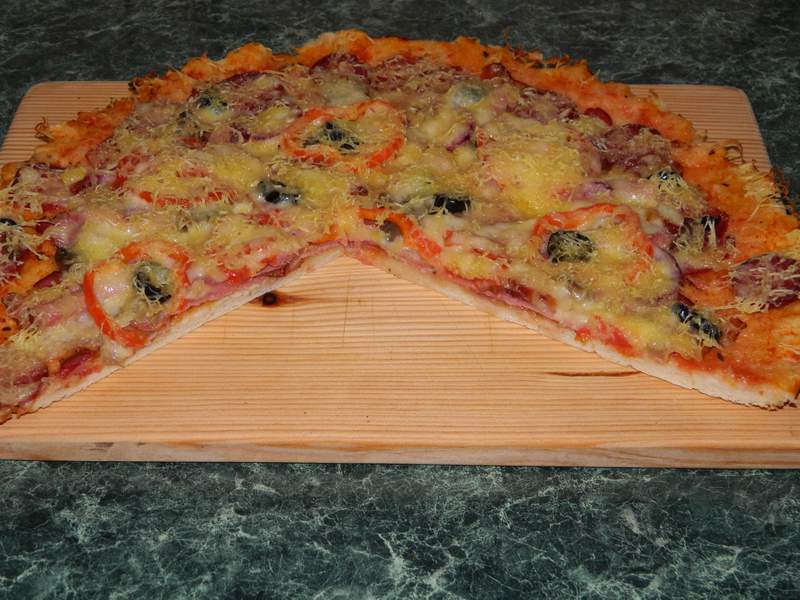 Pizza cu de toate (motaneasca)