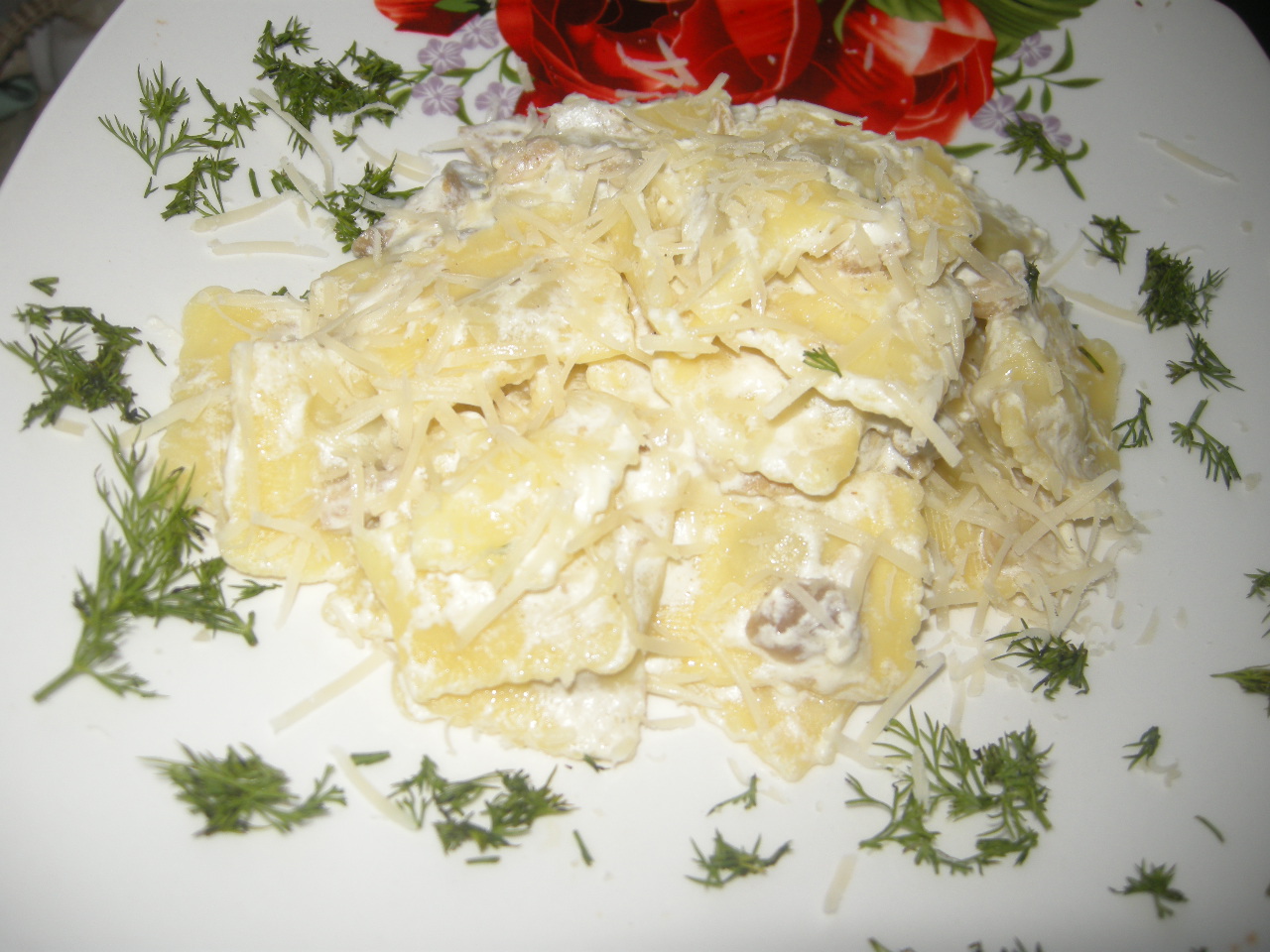 Ravioli al funghi cu sos de smantana si ciuperci