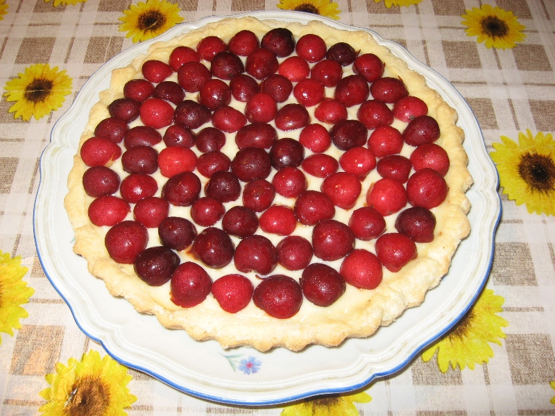 Tarta cu cirese si crema de vanilie