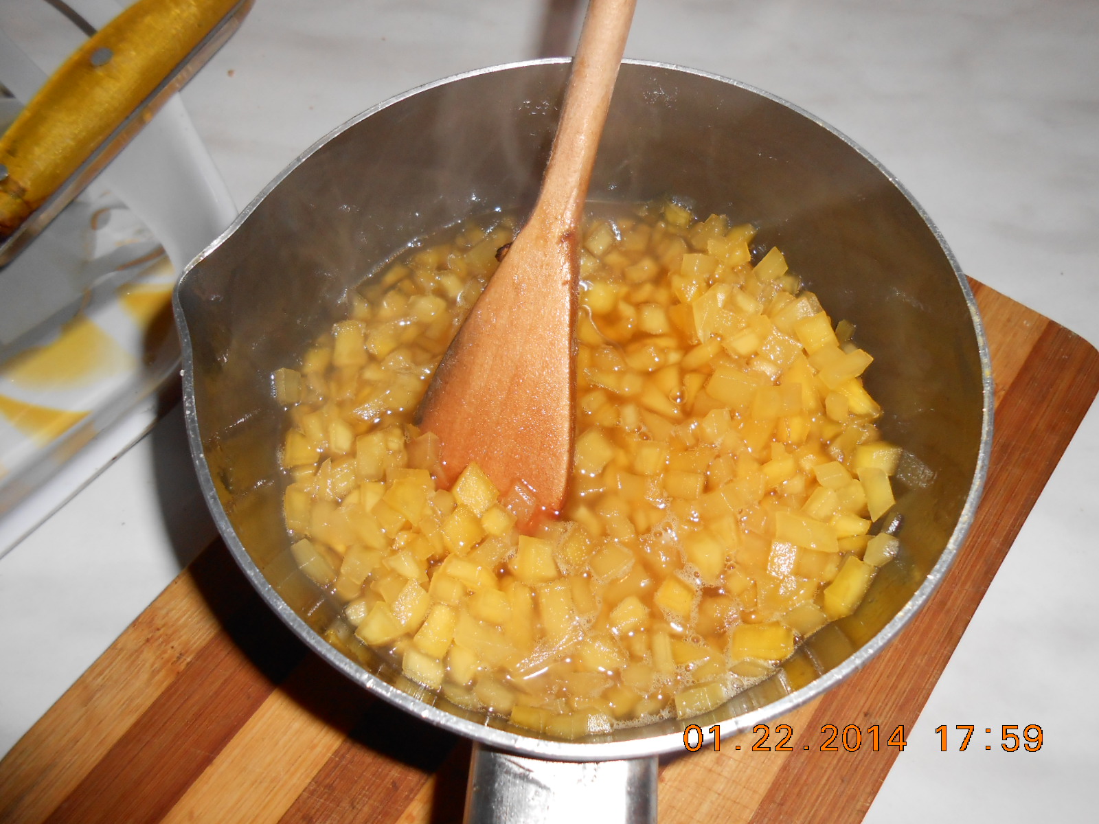 Tort de clatite cu panna-cotta si mango