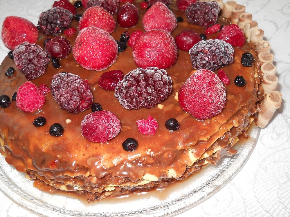 Tort de clatite cu crema de nuci