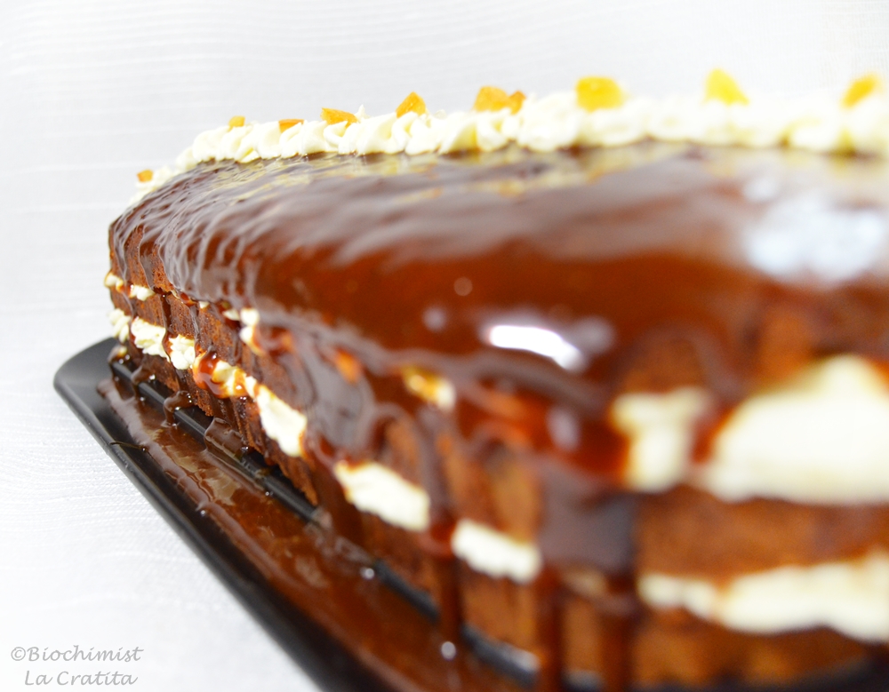 Tort cu caramel si crema de branza