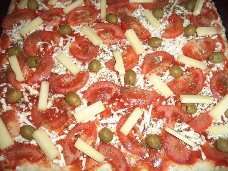 Pizza cu branza si cascaval