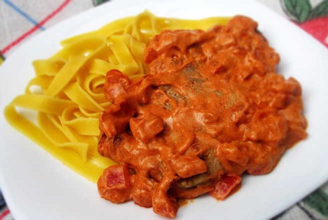 Tagliatelle cu friptura in sos