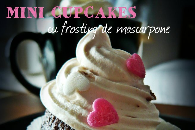 Mini cupcakes cu visine si frosting de mascarpone