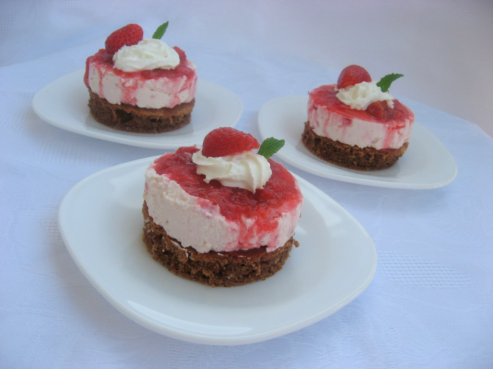 Mini cheesecake cu capsuni