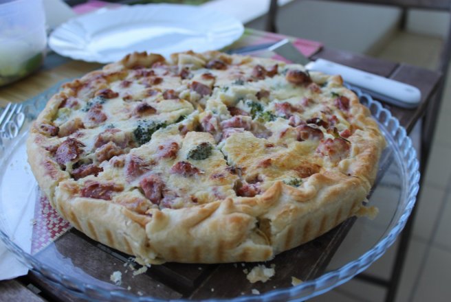 Quiche cu brocoli si carnati