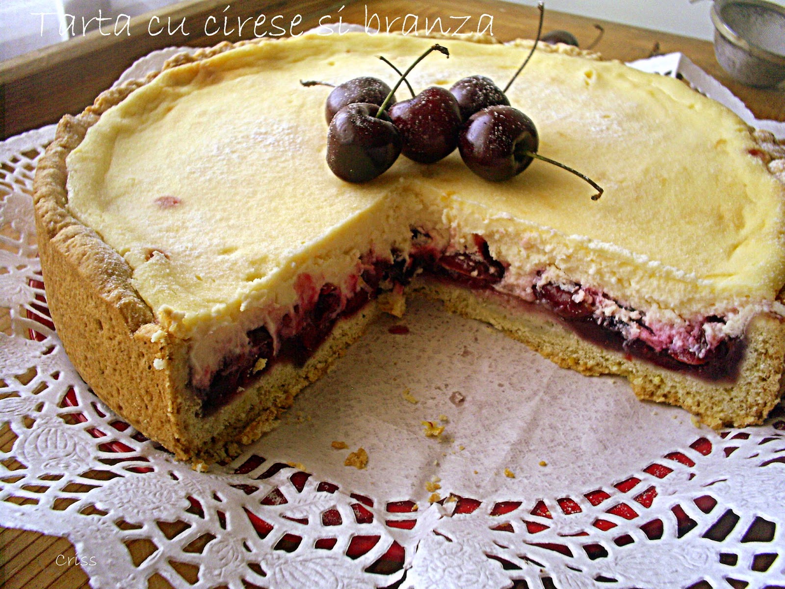 Tarta cu cirese si crema de branza