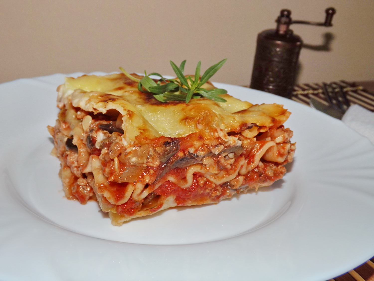 Lasagna cu vinete, dovlecei si carne de porc