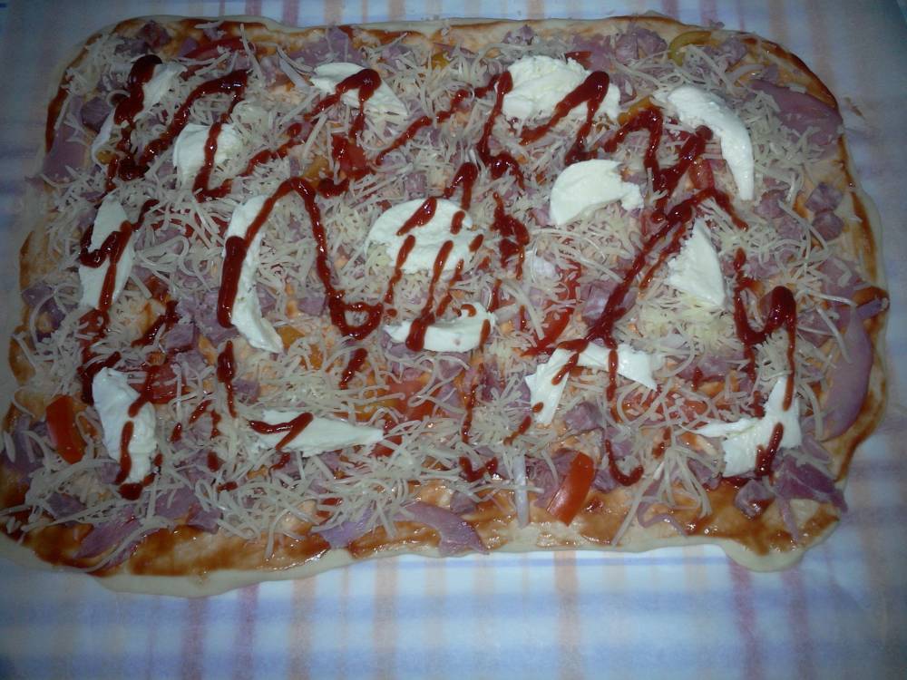 Pizza cu blat subtire