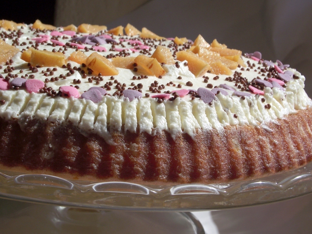 Tarta cu struguri, piersici si crema de mascarpone