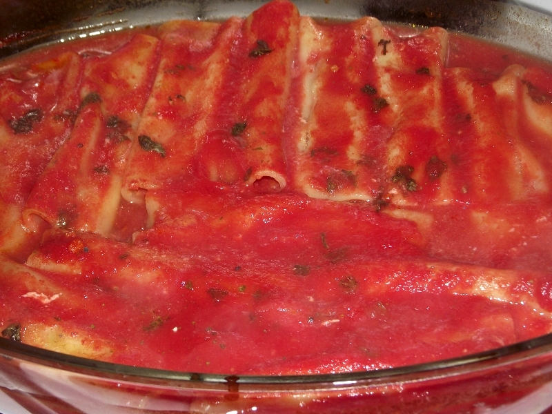 Cannelloni cu carne si suc de rosii