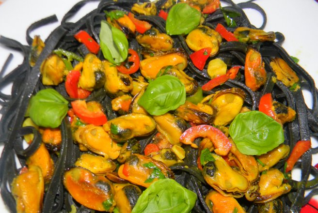 Tagliolini al nero di seppia e cozze