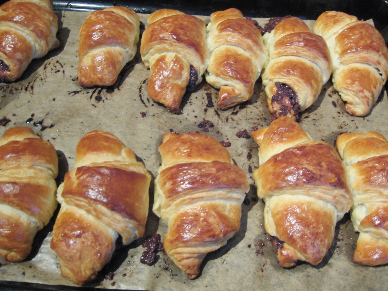 Croissante cu ciocolata