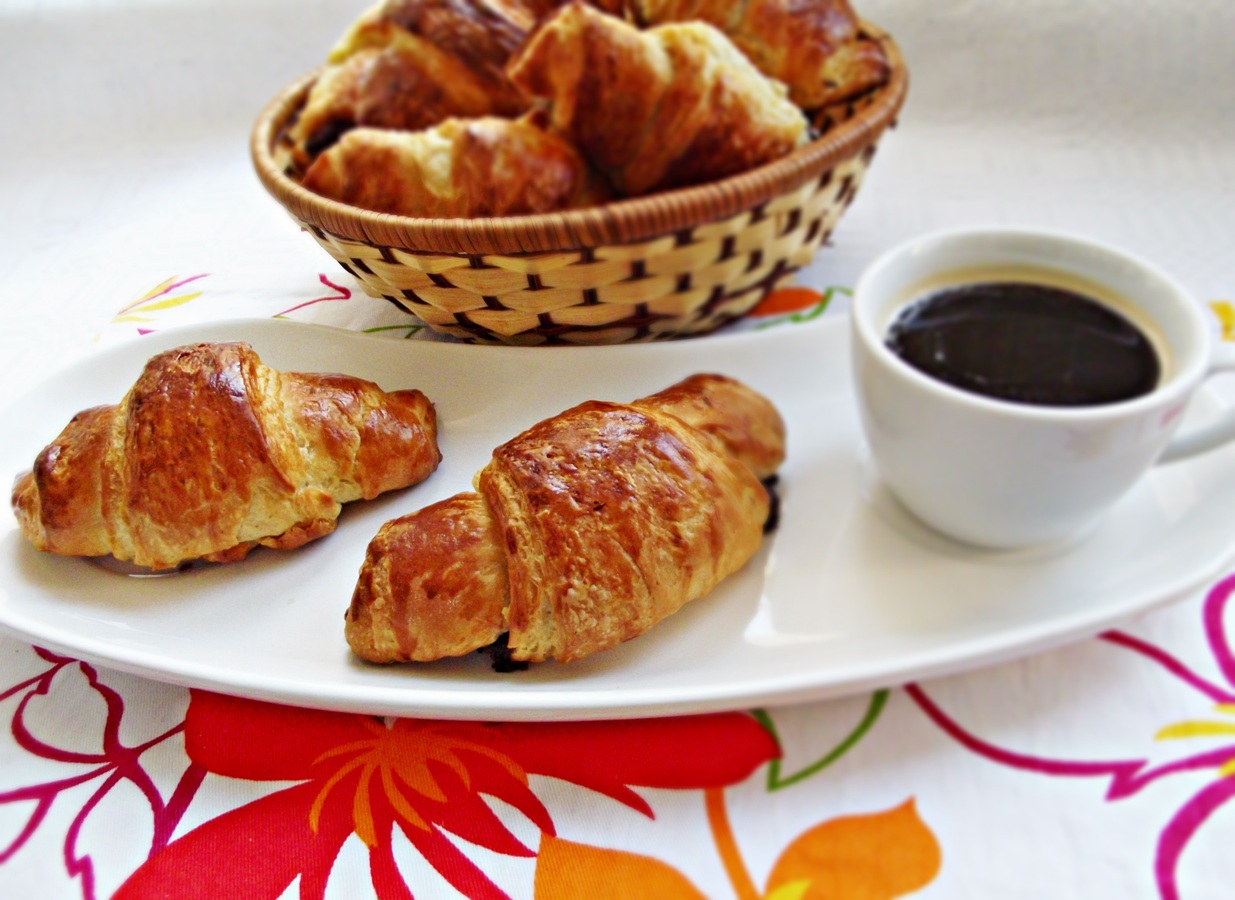 Croissante cu ciocolata