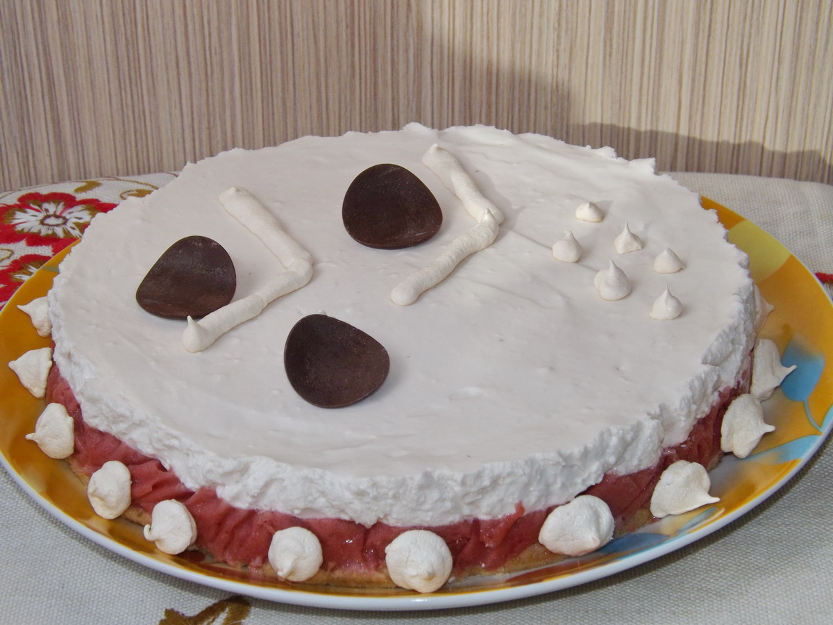 Tort cu jeleu de capsuni