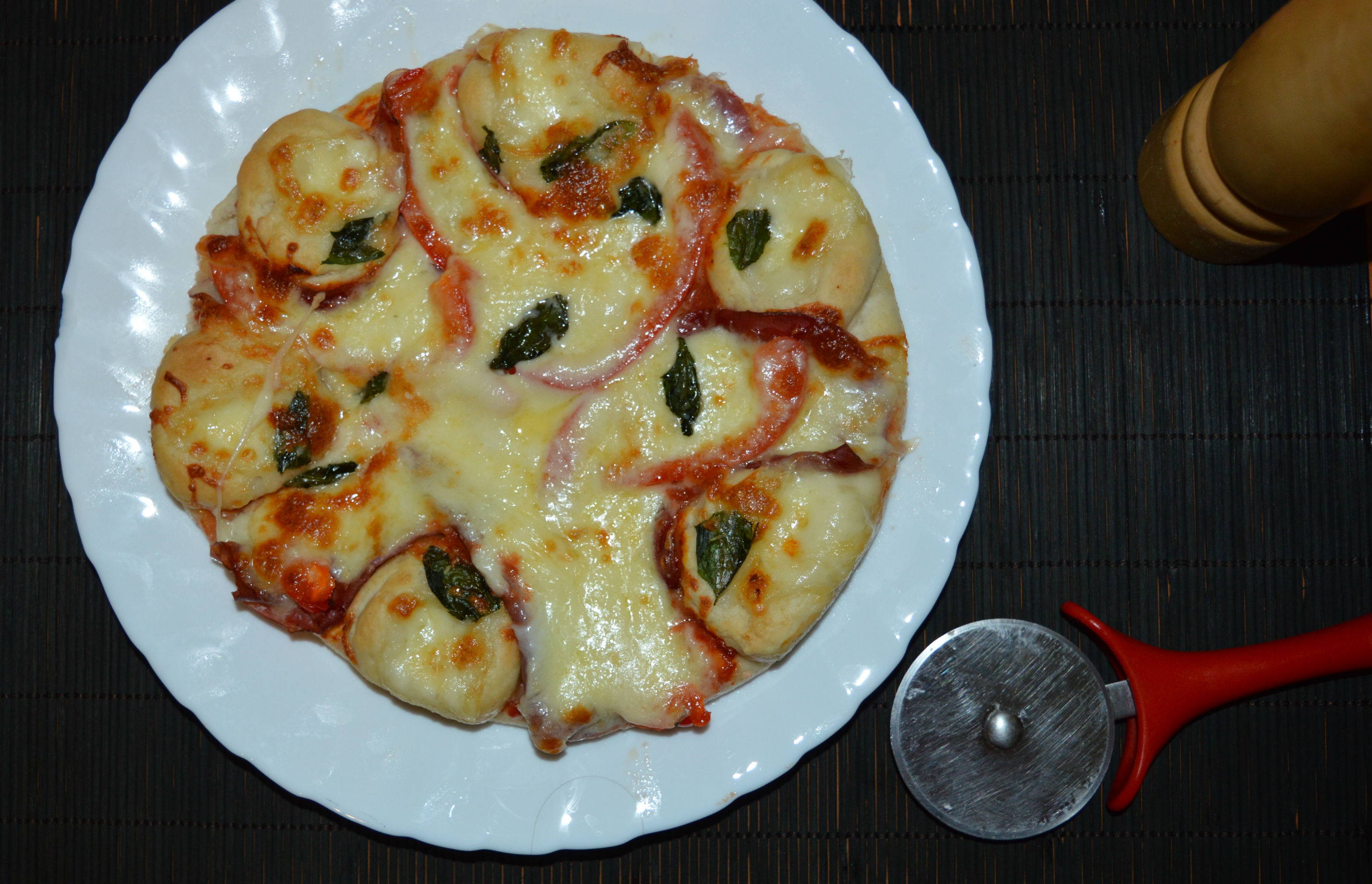 Pizza cu mozzarella