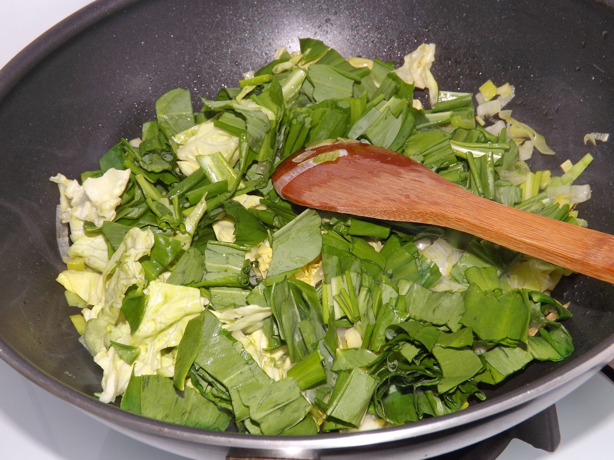 Lasagna cu praz, salata verde si cartofi dulci