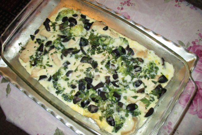 Sufleu de broccoli cu piept de pui