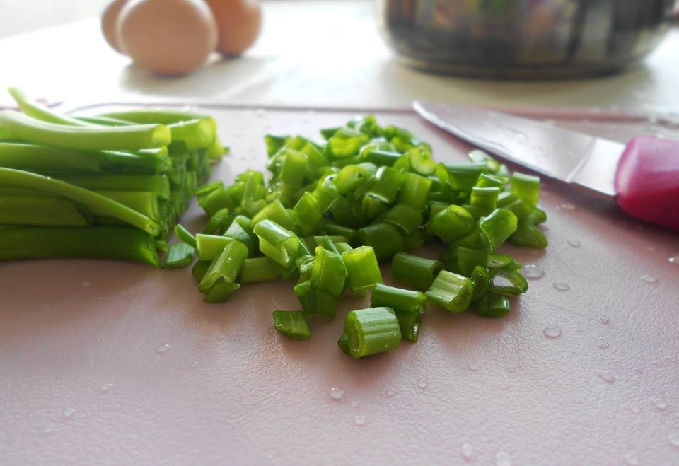 Omletă cu unt și ceapă verde (  scrambled eggs by Gordon Ramsay )