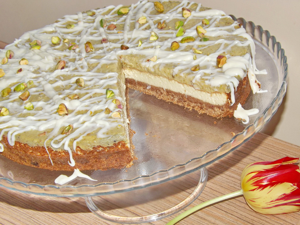 Cheesecake cu avocado si crema de fistic