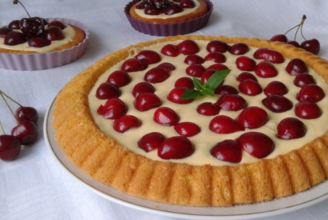 Tarta cu crema de vanilie, mascarpone si cirese