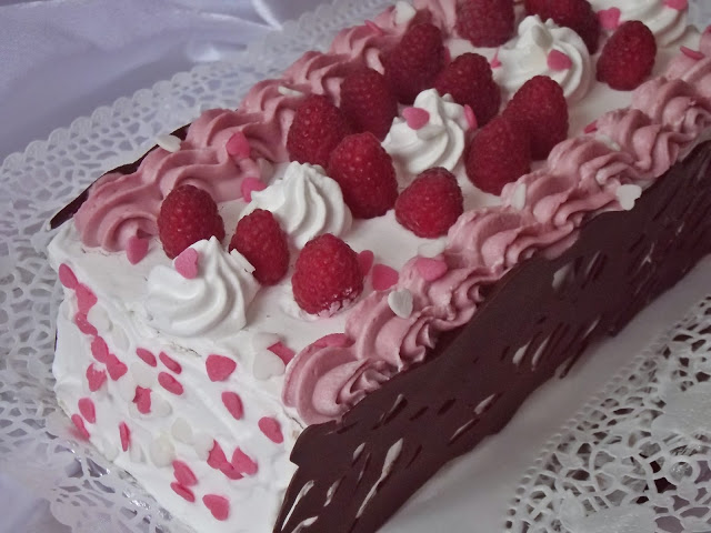 Tort cu mascarpone,zmeură şi ciocolată