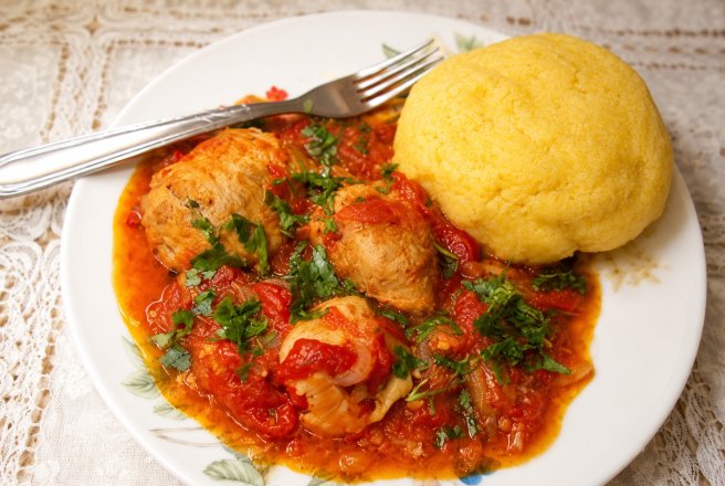 Tocanita cu ardei copti si carne de porc