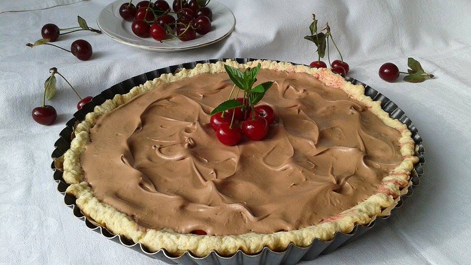 Tarta cu jeleu de visine si crema de ciocolata