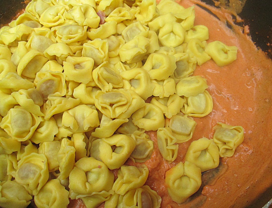 Cappelletti in crema cu nuca