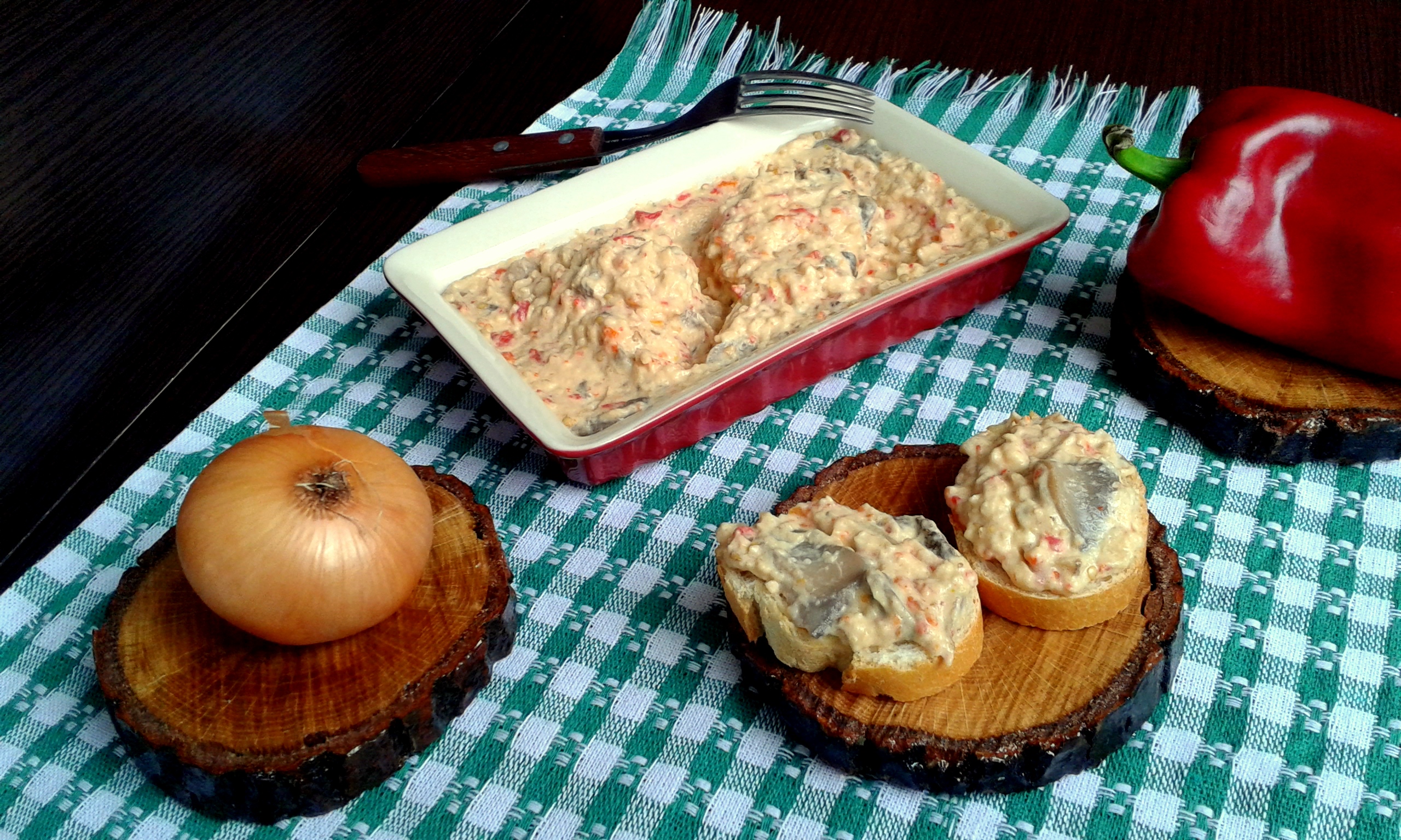 Salata de vinete cu ardei copti si ciuperci