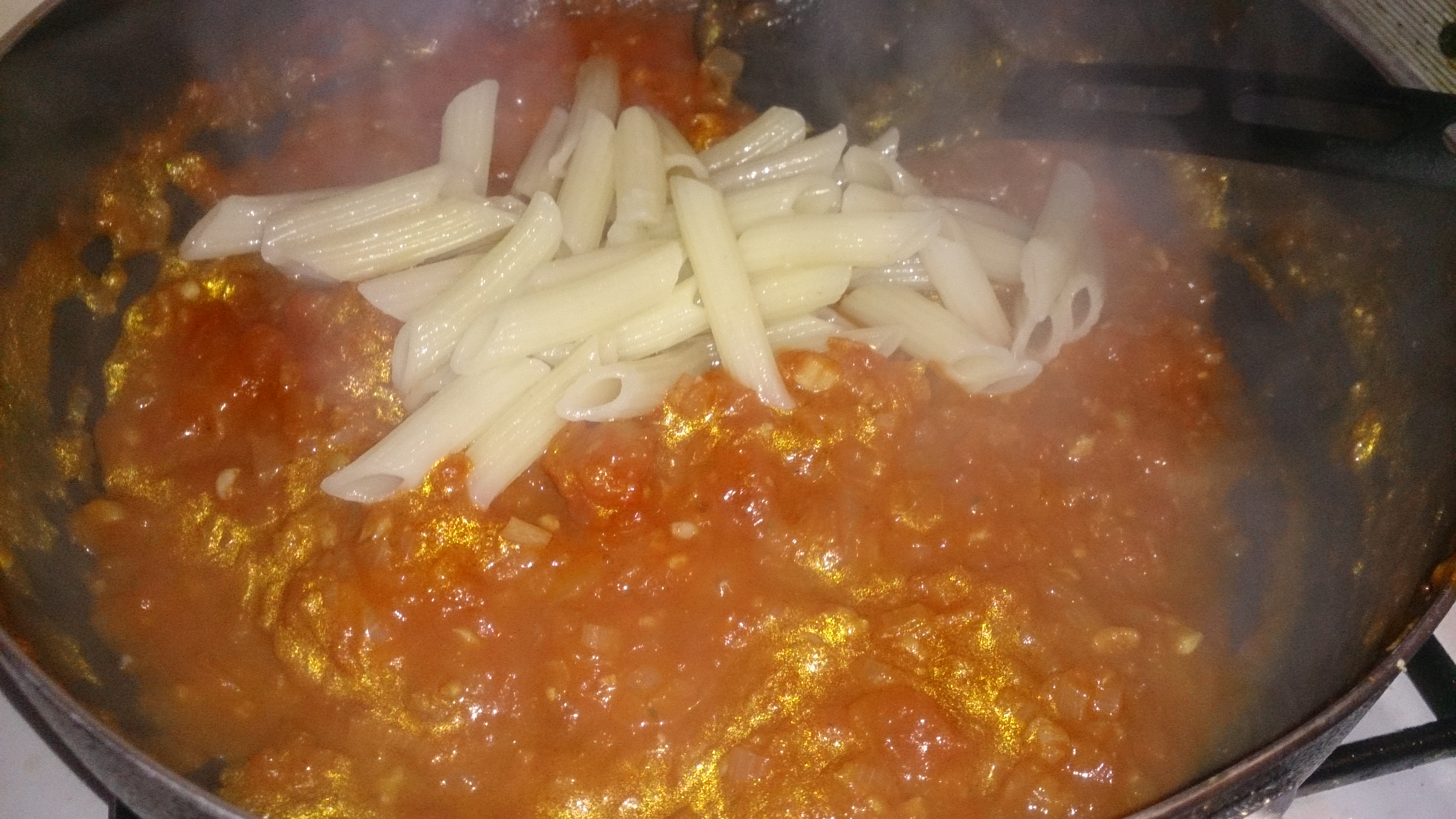 Penne cu sos de rosii