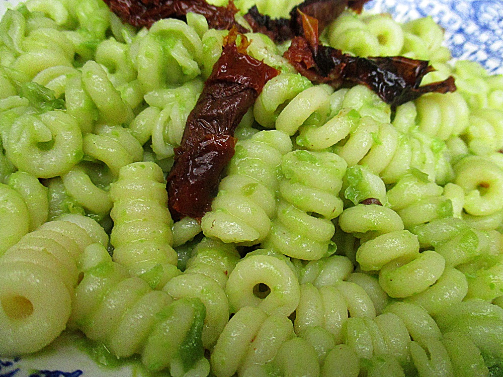 Fusilli cu crema de mazare