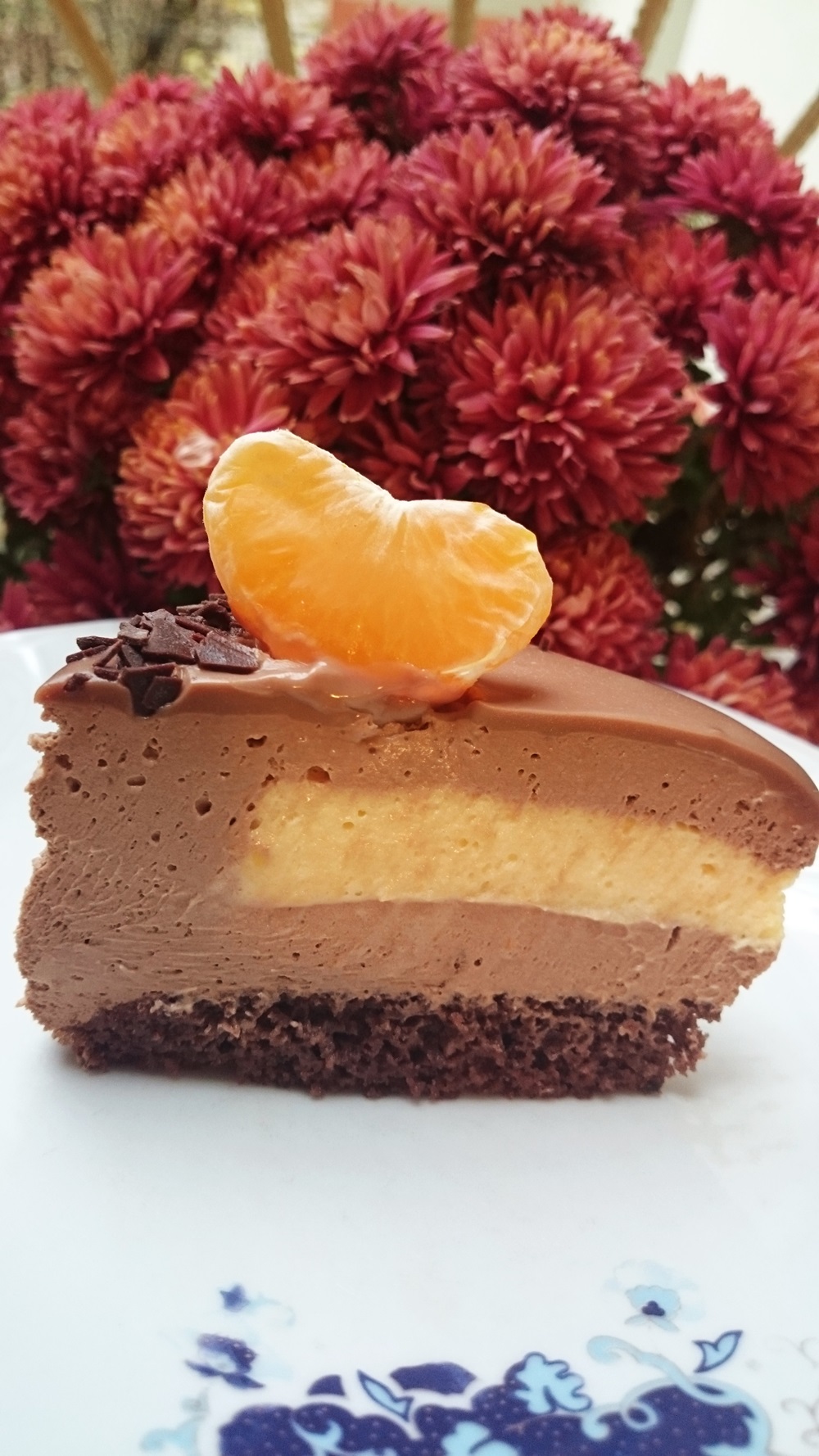 Tort cu mousse de mandarine si ciocolata