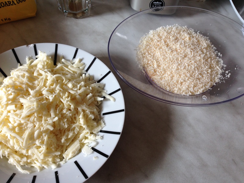 Placinte cu mozzarella si parmezan