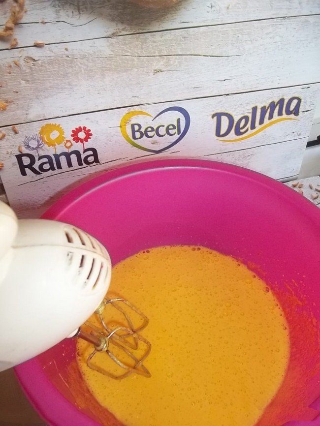 Piersici cu crema de ciocolata si nuci