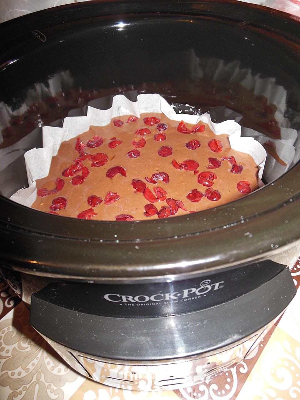 Negresa de post cu lapte de cocos, visine si nuca la slow cooker Crock-Pot