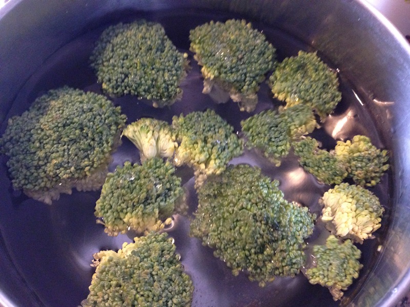 Chiftele de broccoli cu parmezan