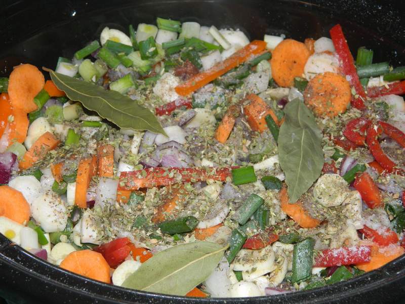 Carne de porc cu legume la slow cooker Crock-Pot