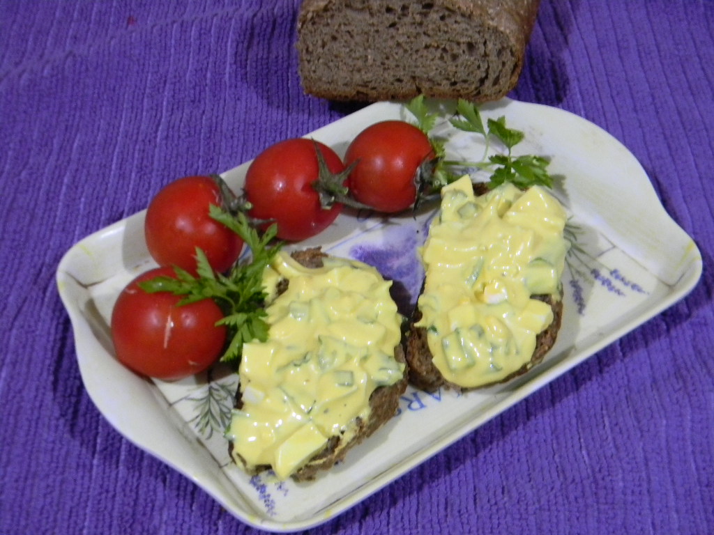 Sandvici cu salata de oua