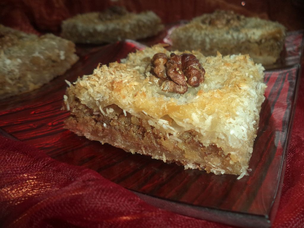 Baclava cu doua feluri de nuca